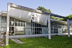 tende rotte all'asilo Sant'Elia di via Alciato           ph: Carlo Pozzoni