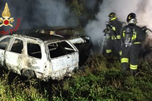 auto bruciata auto bruciata