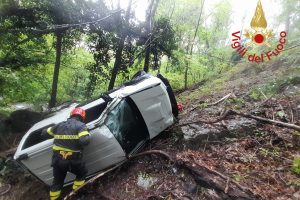 auto-dirupo-barni-vigili-fuoco (2)
