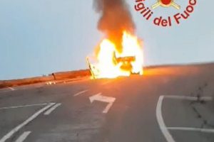auto-francesi-fiamme-vigili-fuoco
