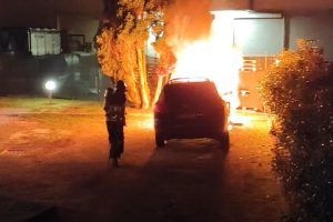 auto-incendio-bulgarograsso-vigili-fuoco