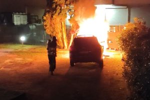 auto-incendio-bulgarograsso-vigili-fuoco