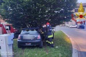 auto-incidente-via-varesina-vigili-fuoco