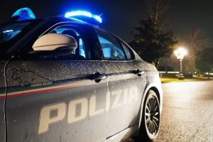 auto polizia notte