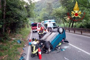 auto ribaltata 1