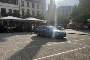 auto-sosta-selvaggia-piazza-volta-1