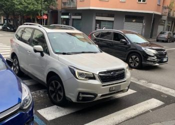 auto strisce 1