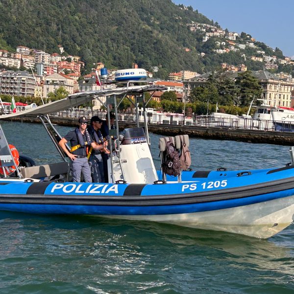 barca gommone polizia