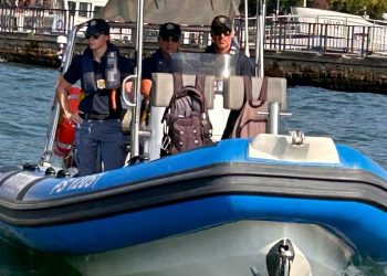 barca gommone polizia