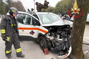 bellagio-incidente-albero-vigili-fuoco