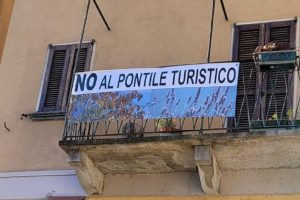brienno pontile striscione (1)