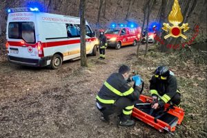 caduto-cavallo-vigili-fuoco-ambulanza-118