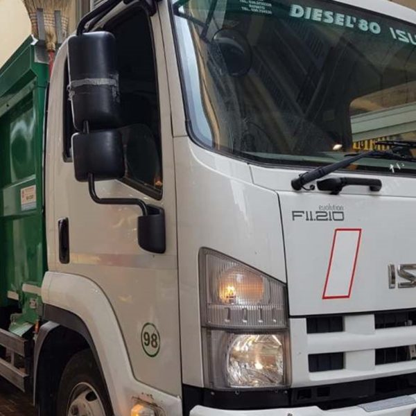 camion-aprica-rifiuti-spazzatura