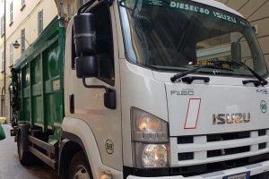 camion-aprica-rifiuti-spazzatura