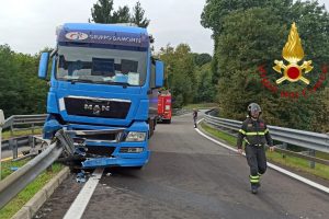 camion-fino-mornasco-vigili-fuoco