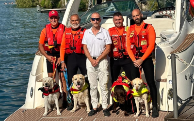 cani di salvataggio con i loro istruttori e il direttore dell'autorità di bacino del ceresio-1