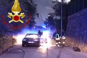 canzo-incidente-auto-fiamme-vigili-fuoco-1