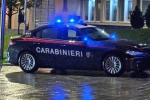 carabinieri cantù auto