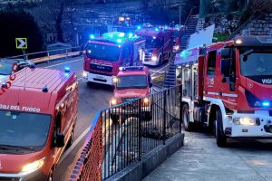 carate-urio-incendio-vigili-fuoco-1