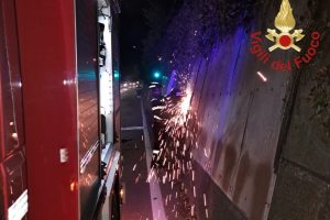 cartelli-pericolanti-vento-vigili-fuoco-via-oltrecolle
