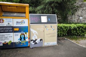 cassone-smaltimento-pannolini-viale-varese (3)