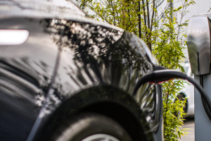 charger tesla lago di como