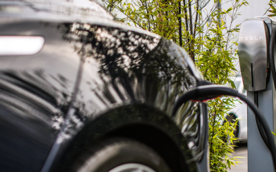 charger tesla lago di como