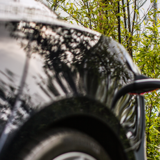 charger tesla lago di como