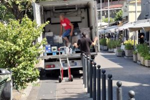 ciclabile-viale-geno-camion-1