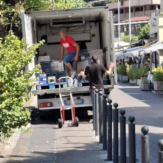 ciclabile-viale-geno-camion-1