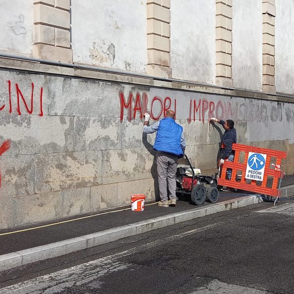 cimitero-monumentale-pulizia-scritte-no-vax-vandali (4)