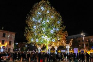 Cernobbio inaugurazione albero di natale di città dei balocchi