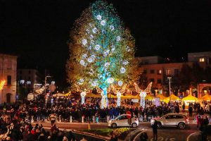 Cernobbio inaugurazione albero di natale di città dei balocchi