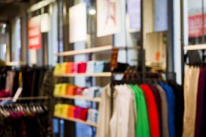 clothing-store-with-blurred-efecto