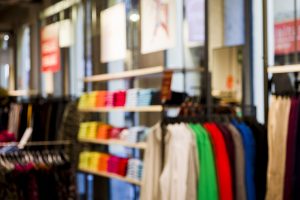 clothing-store-with-blurred-efecto