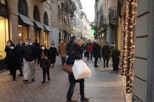 como-natale-strade-luminarie-vittorio-emanuele 2