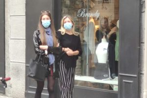 como-riaperture-coronavirus-bar-mascherine-ristoranti-negozi-centro-città (16)