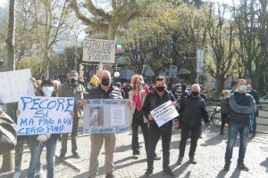 confesercenti-protesta-porta-torre-zona-rossa-11