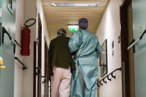coronavirus-ospedale-medici-infermieri-fatebenefratelli-erba (8)