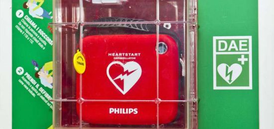 Defibrillatore di ComoCuore alla scuola professionale Cias