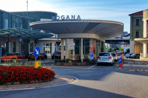 dogana-italia-svizzera-chiasso-frontalieri-frontiera-111