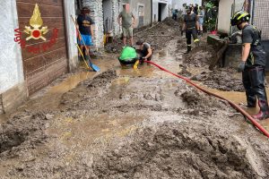 dongo-temporale-alluvione-vigili-fuoco-2