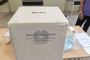 elezioni-referendum-voto-urna (2)
