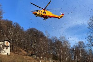 elicottero soccorso alpino garzeno