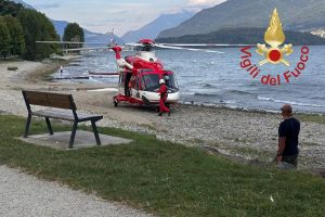 elicottero vigili del fuoco lago