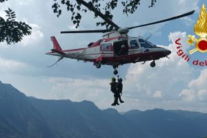 elicottero-vigili-fuoco-lago-como-1
