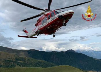 escursionisti-dosso-del-liro-vigili-fuoco-elisoccorso-elicottero-drago