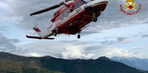 escursionisti-dosso-del-liro-vigili-fuoco-elisoccorso-elicottero-drago