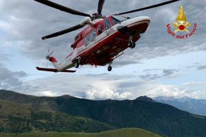 escursionisti-dosso-del-liro-vigili-fuoco-elisoccorso-elicottero-drago