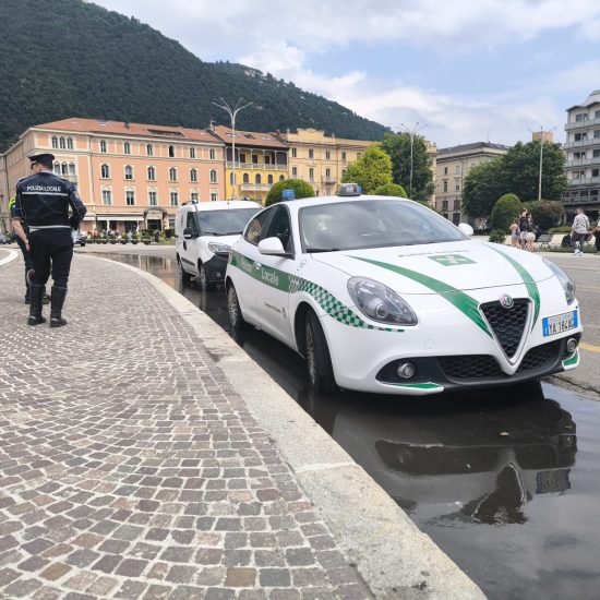 esondazione-lungolago-paratie-piazza-cavour-polizia-locale (6)